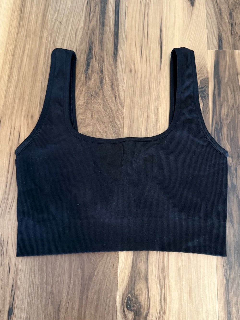 Black cropped tank